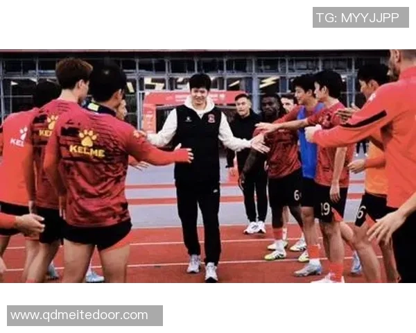 前交叉重建手术助力足球明星重返赛场的传奇之路