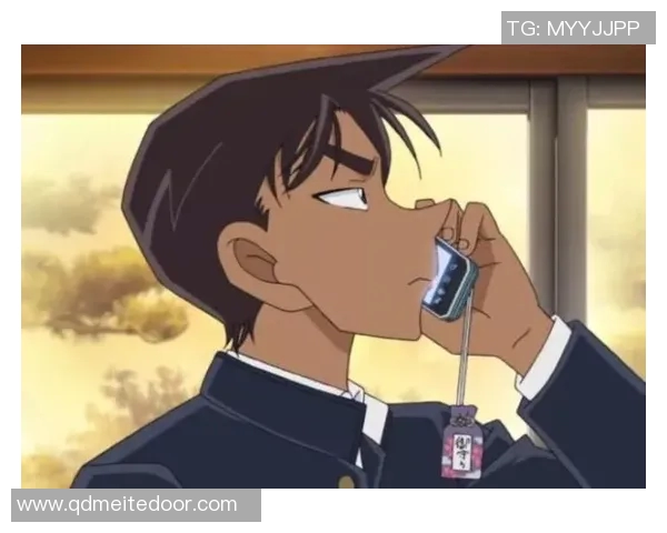 柯南意外遭遇足球明星亲密互动瞬间引发粉丝热议与羡慕