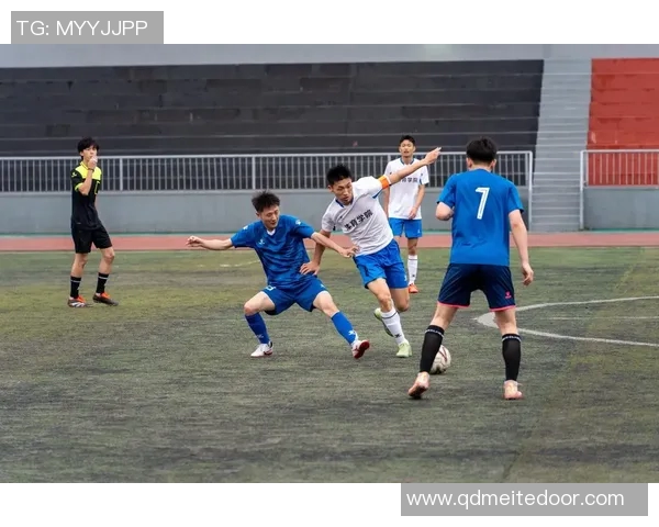 足球明星的魅力生活瞬间展现帅气风采与精彩瞬间 足球明星的魅力生活瞬间展现帅气风采与精彩瞬间