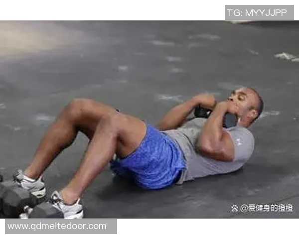 掌握哑铃举法的技巧与注意事项助你塑造完美身材